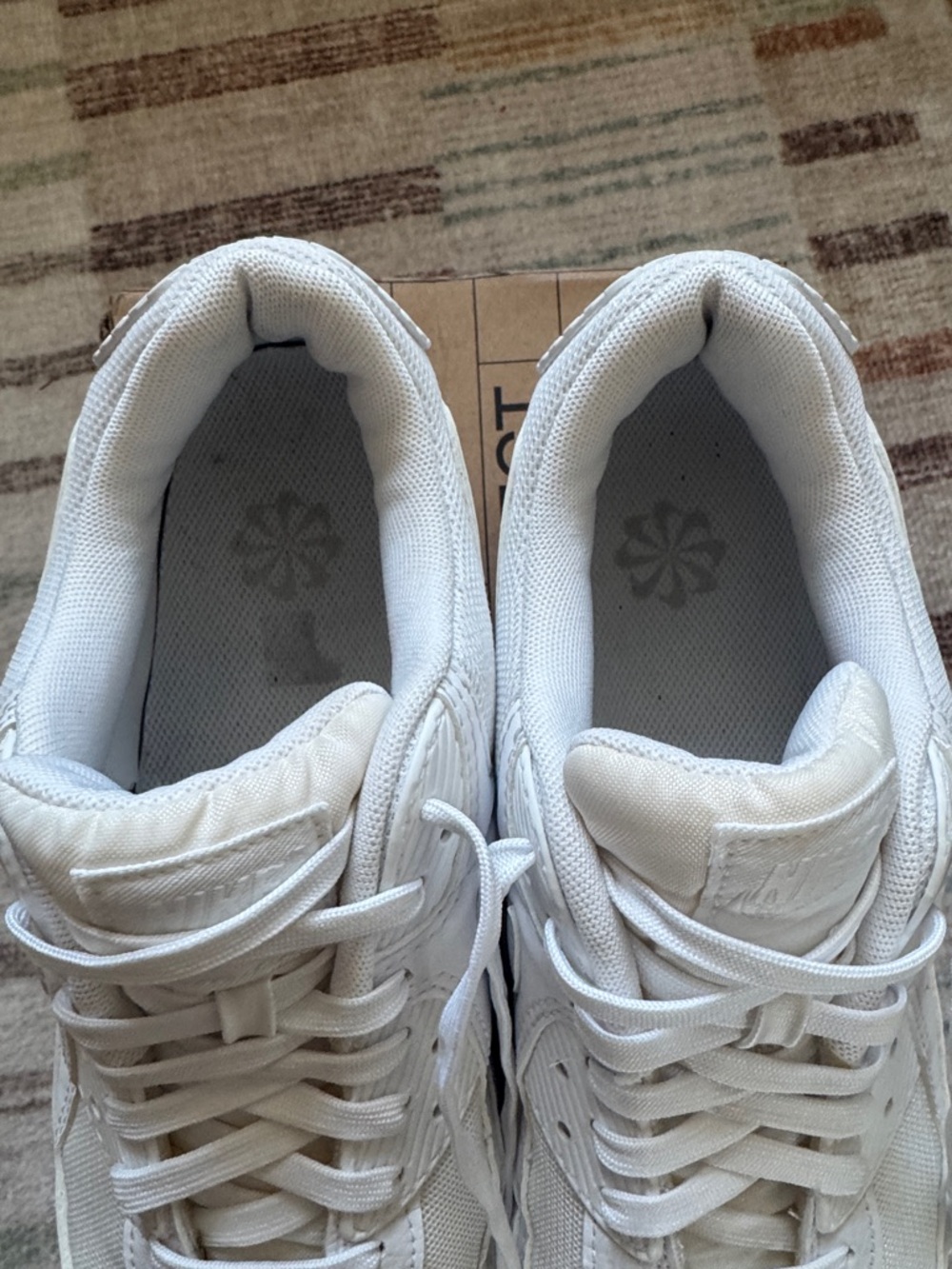 Nike Women’s Airmax 90 size 10 white - Picture 5 of 8